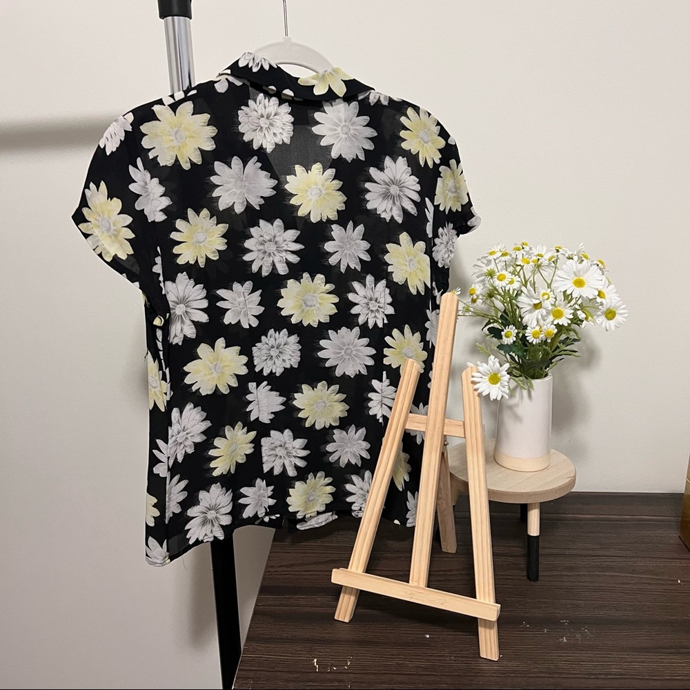Daisy Button Up - Picture 3 of 3